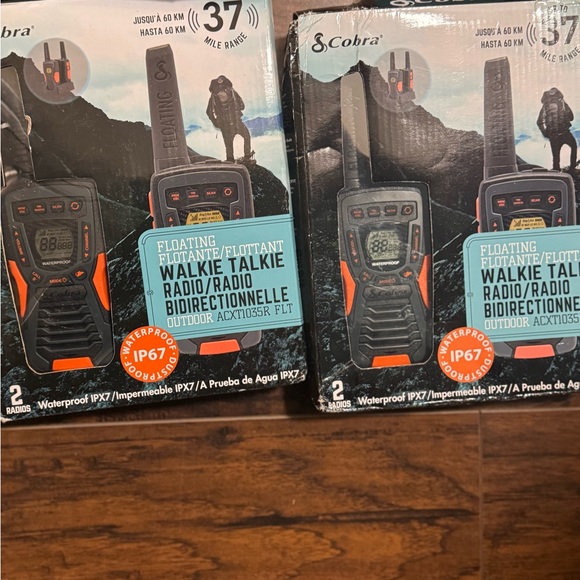 Two sets Cobra ACXT1035R FLT HD walkie-talkie radios - Picture 2 of 2